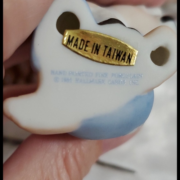 BETSEY CLARK HALLMARK Angel holding lamb figurine collectible dated 1985 HTF - Picture 3 of 6